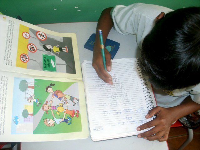 Menino participa de programa educativa contra o trabalho infantil. Foto: Secretaria Municipal de Educação de Alto Paraguai